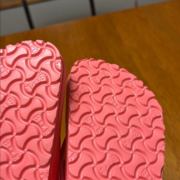 Birkenstock size 40 Women's pink flip flop rubber Sandals - Picture 4 of 6